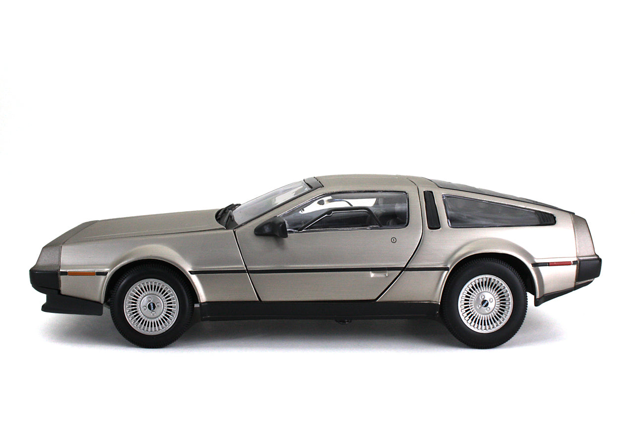 Sunstar 1:18 Scale 1983 Delorean DMC  - Diecast Model Car  - Road Version
