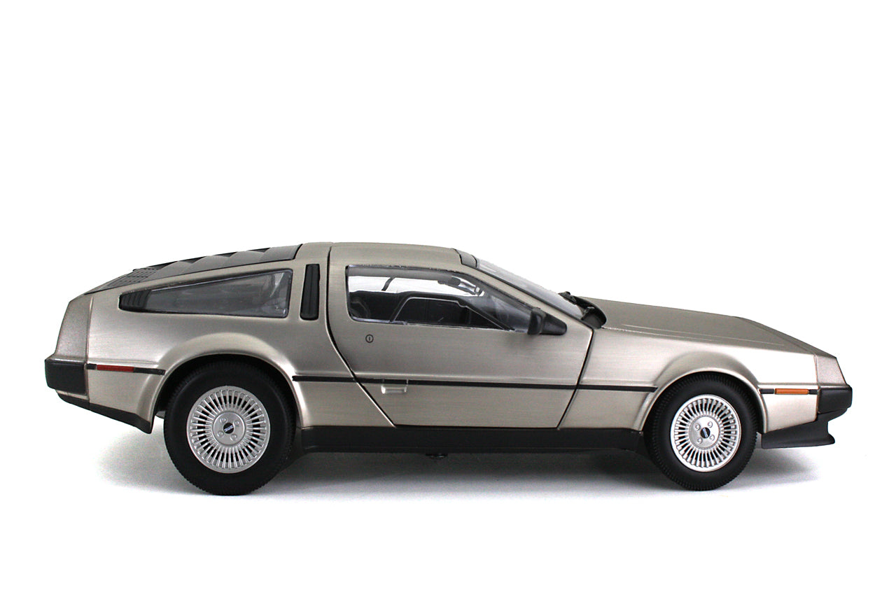 Sunstar 1:18 Scale 1983 Delorean DMC  - Diecast Model Car  - Road Version
