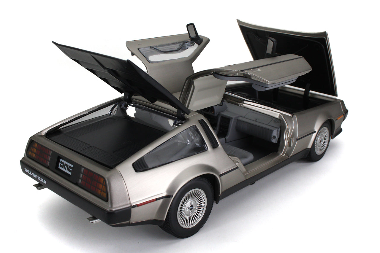 Sunstar 1:18 Scale 1983 Delorean DMC  - Diecast Model Car  - Road Version