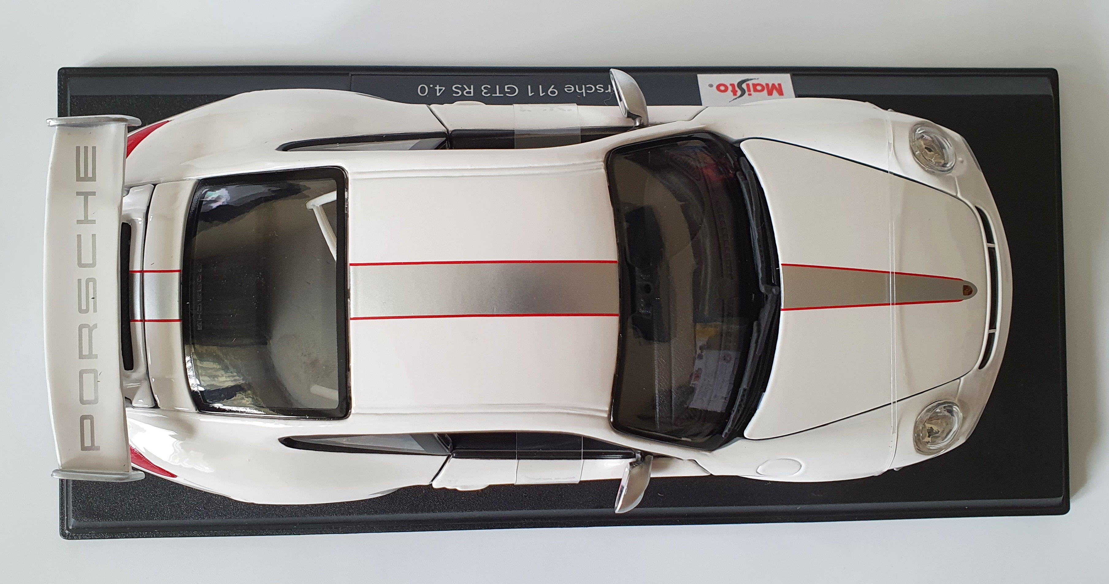 MAISTO 1:18 Scale Diecast - Porsche 911 GT3 RS 4.0 in White
