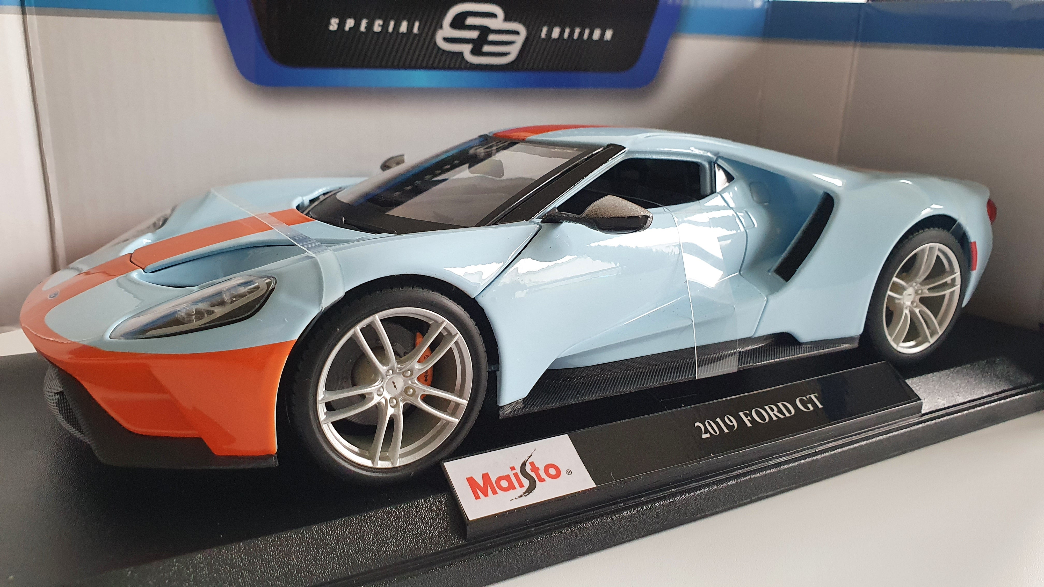 MAISTO 1:18 Scale - 2019 Ford GT in Blue/Orange - Gulf Colour
