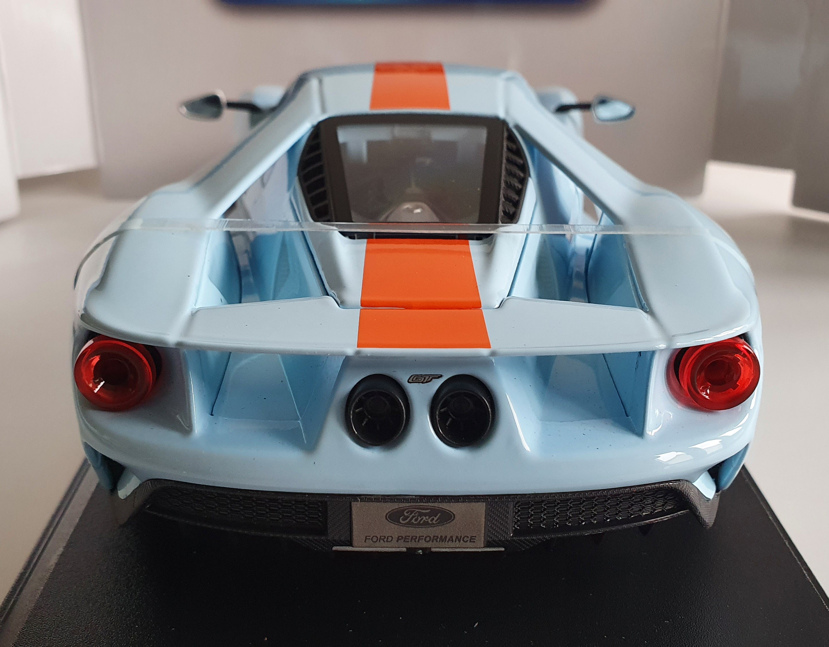 MAISTO 1:18 Scale - 2019 Ford GT in Blue/Orange - Gulf Colour