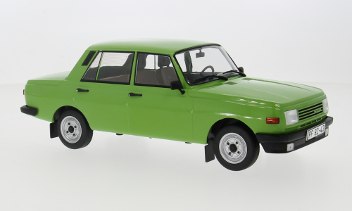 MCG 1:18 Diecast - 1967 Wartburg 353, Green - MCG18062