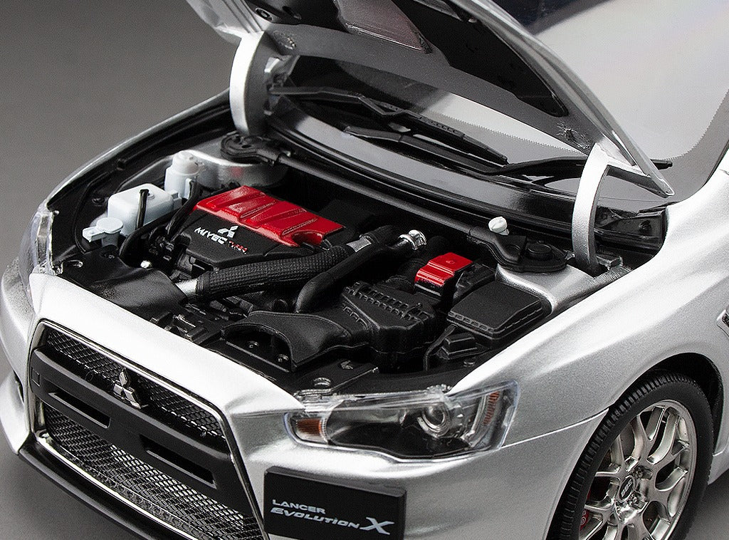 Sunstar 1:18 2018 Mitsubishi Lancer Evolution X - Cool Silver Metallic, 5821