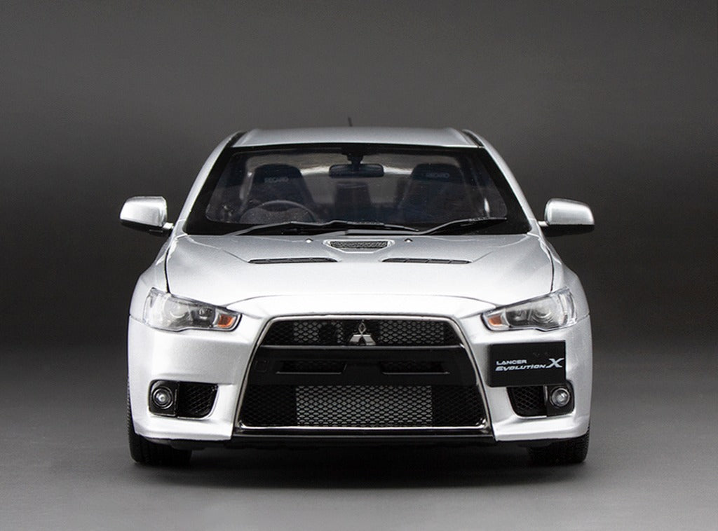 Sunstar 1:18 2018 Mitsubishi Lancer Evolution X - Cool Silver Metallic, 5821