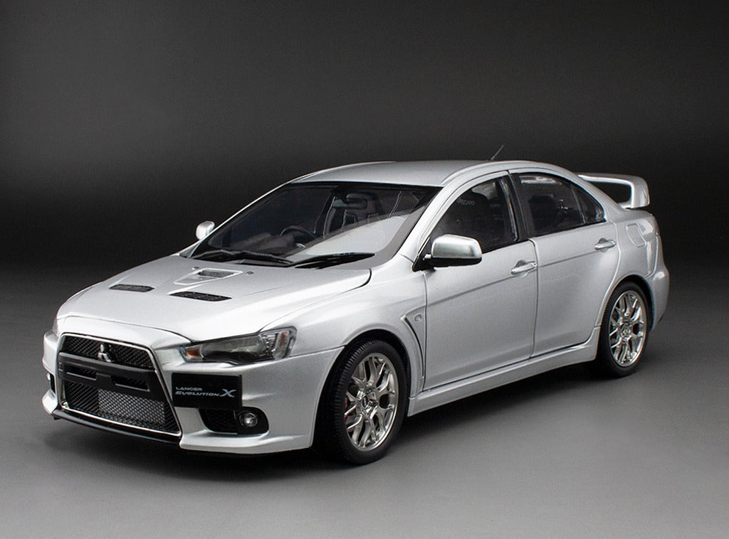 Sunstar 1:18 2018 Mitsubishi Lancer Evolution X - Cool Silver Metallic, 5821