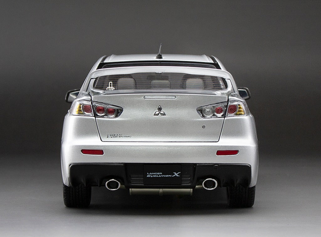 Sunstar 1:18 2018 Mitsubishi Lancer Evolution X - Cool Silver Metallic, 5821