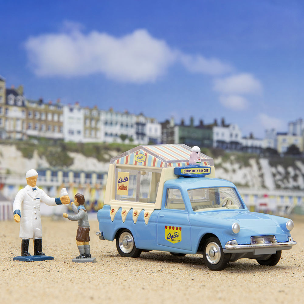 Corgi Model Club 1:46 - Wall's Ice Cream Van on Ford Thames (with figures) - 447