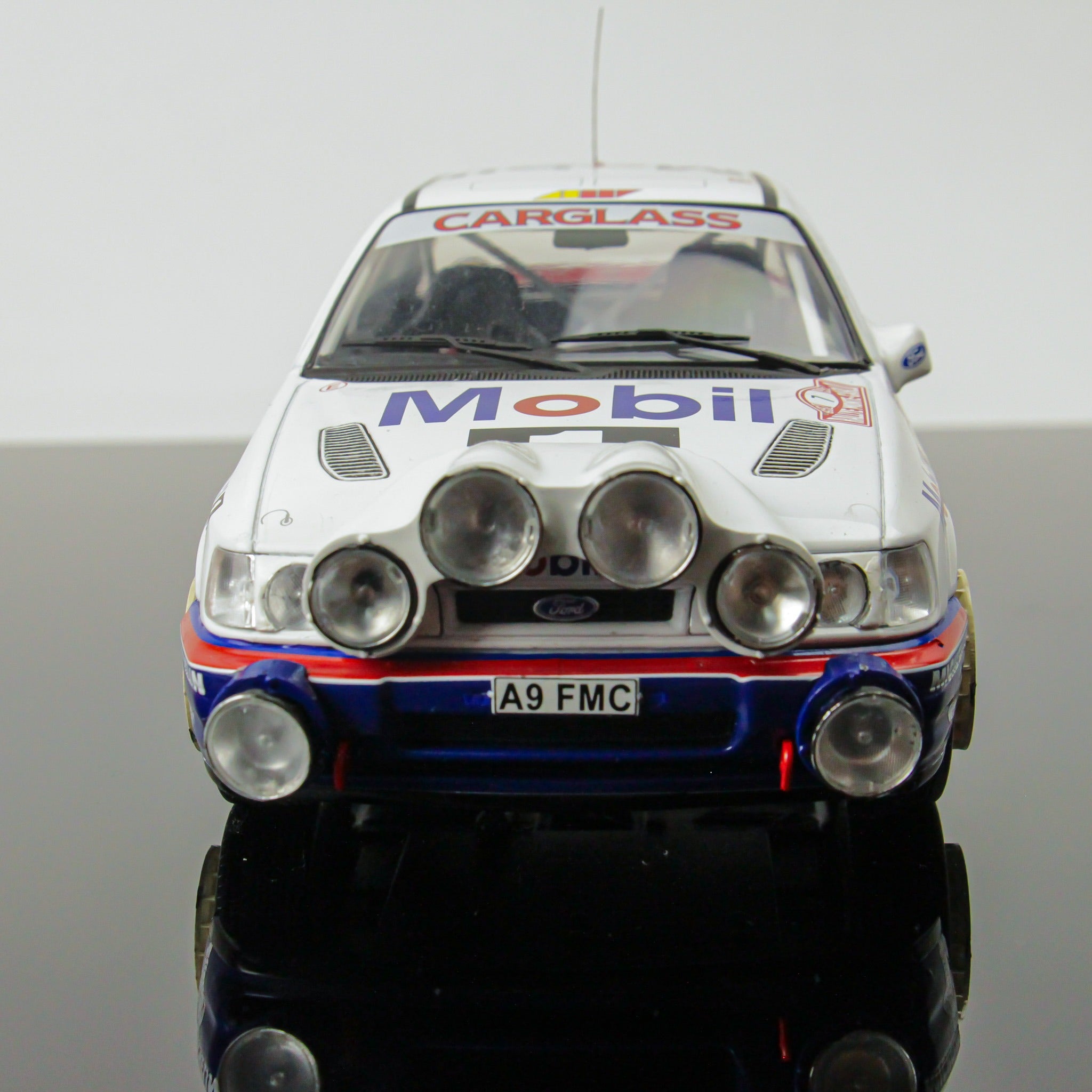 MCG 1:18 Diecast - Ford Sierra Cosworth 4x4, No.7, Mobil 1, Rallye WM, Rallye Monte Carlo, F.Delecour/D.Grataloup, 1992 - MCG18356R