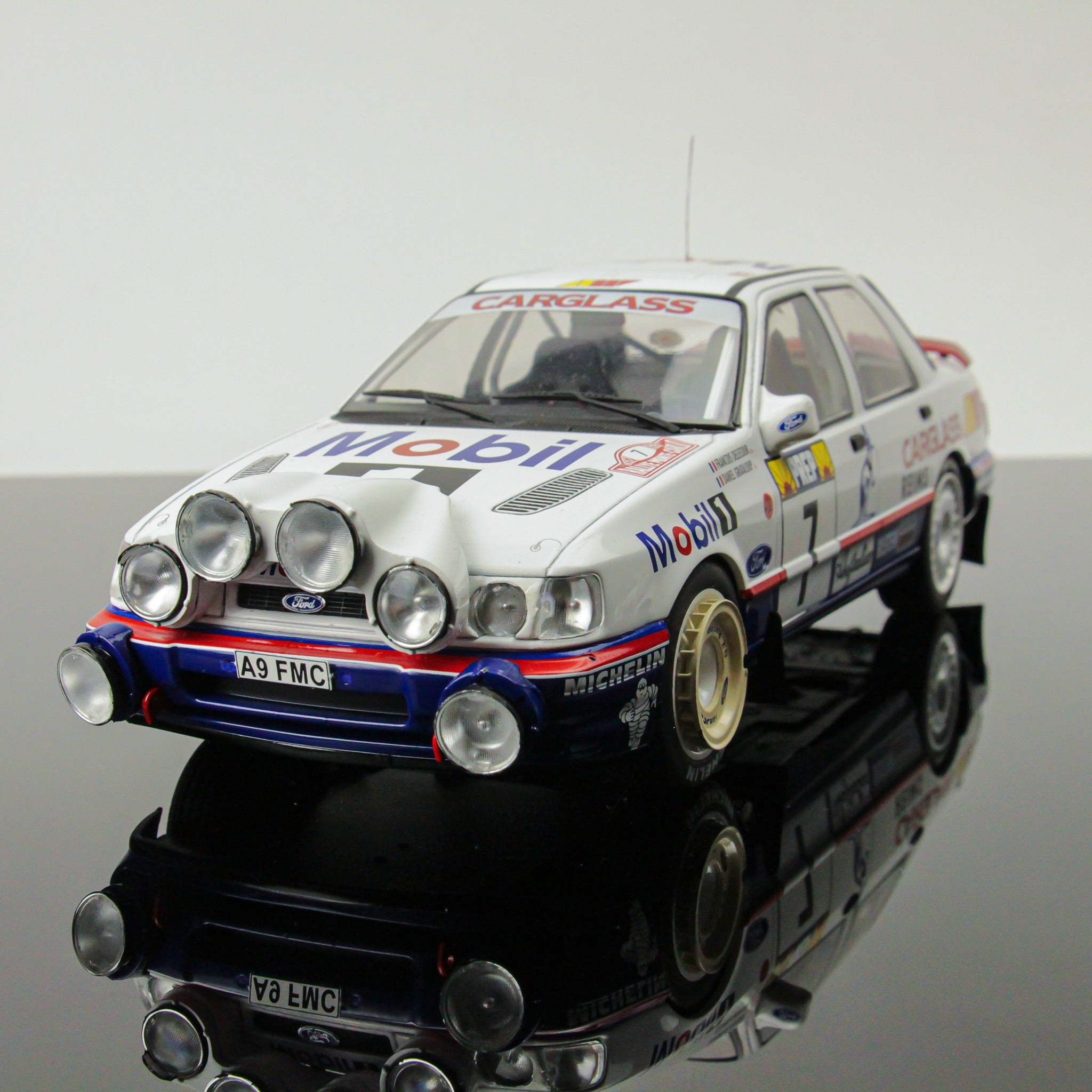 MCG 1:18 Diecast - Ford Sierra Cosworth 4x4, No.7, Mobil 1, Rallye WM, Rallye Monte Carlo, F.Delecour/D.Grataloup, 1992 - MCG18356R