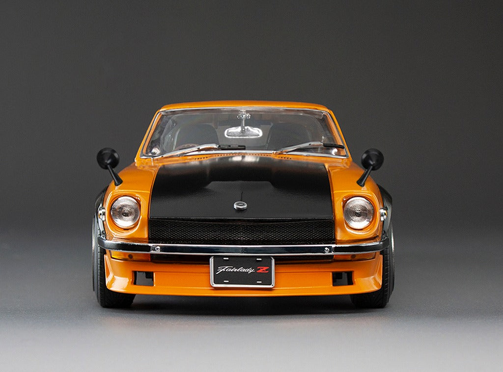 Sunstar 1:18 - 1972 Datsun Fairlady Z (S30) RHD - Orange/Carbon bonnet - 3516R