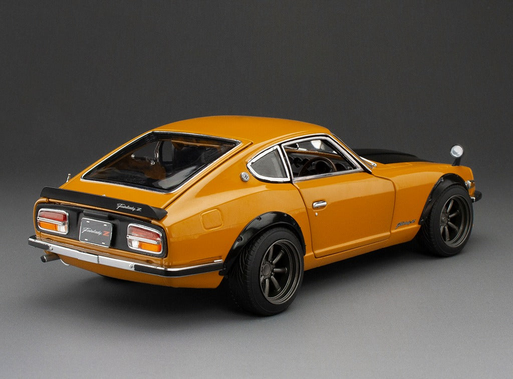 Sunstar 1:18 - 1972 Datsun Fairlady Z (S30) RHD - Orange/Carbon bonnet - 3516R