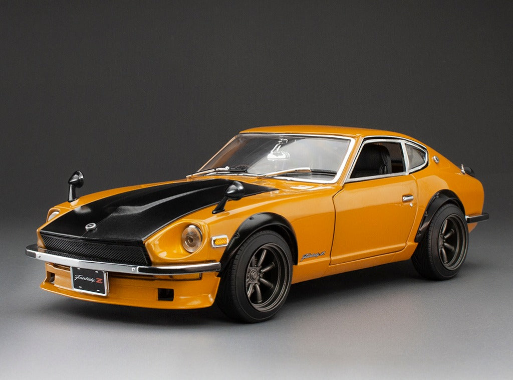 Sunstar 1:18 - 1972 Datsun Fairlady Z (S30) RHD - Orange/Carbon bonnet - 3516R