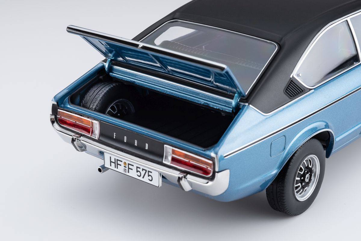 Touring Modelcars 1:18 Scale Diecast - 1975 Ford Granada Coupe Series 2, Light Blue Metalllic - 18080002