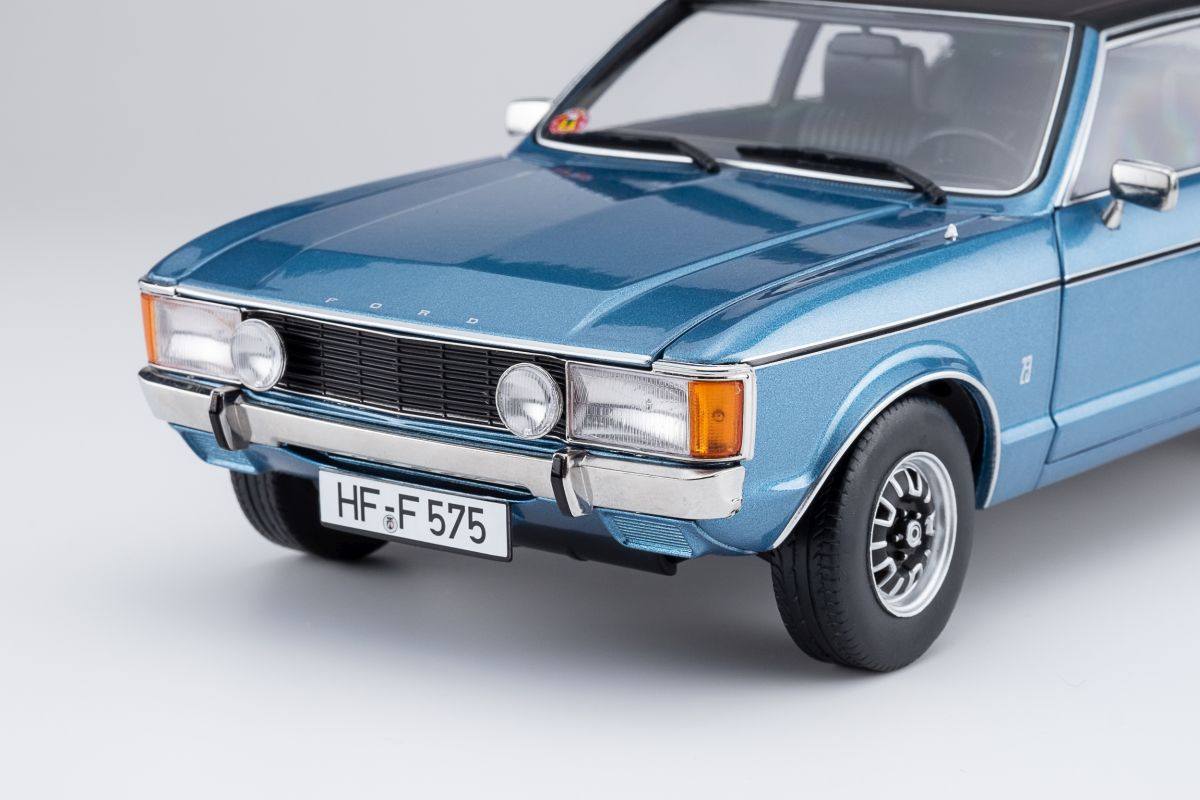 Touring Modelcars 1:18 Scale Diecast - 1975 Ford Granada Coupe Series 2, Light Blue Metalllic - 18080002