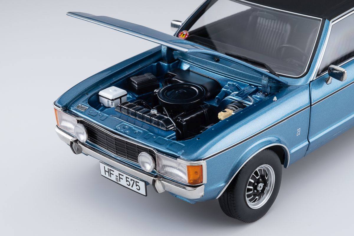 Touring Modelcars 1:18 Scale Diecast - 1975 Ford Granada Coupe Series 2, Light Blue Metalllic - 18080002