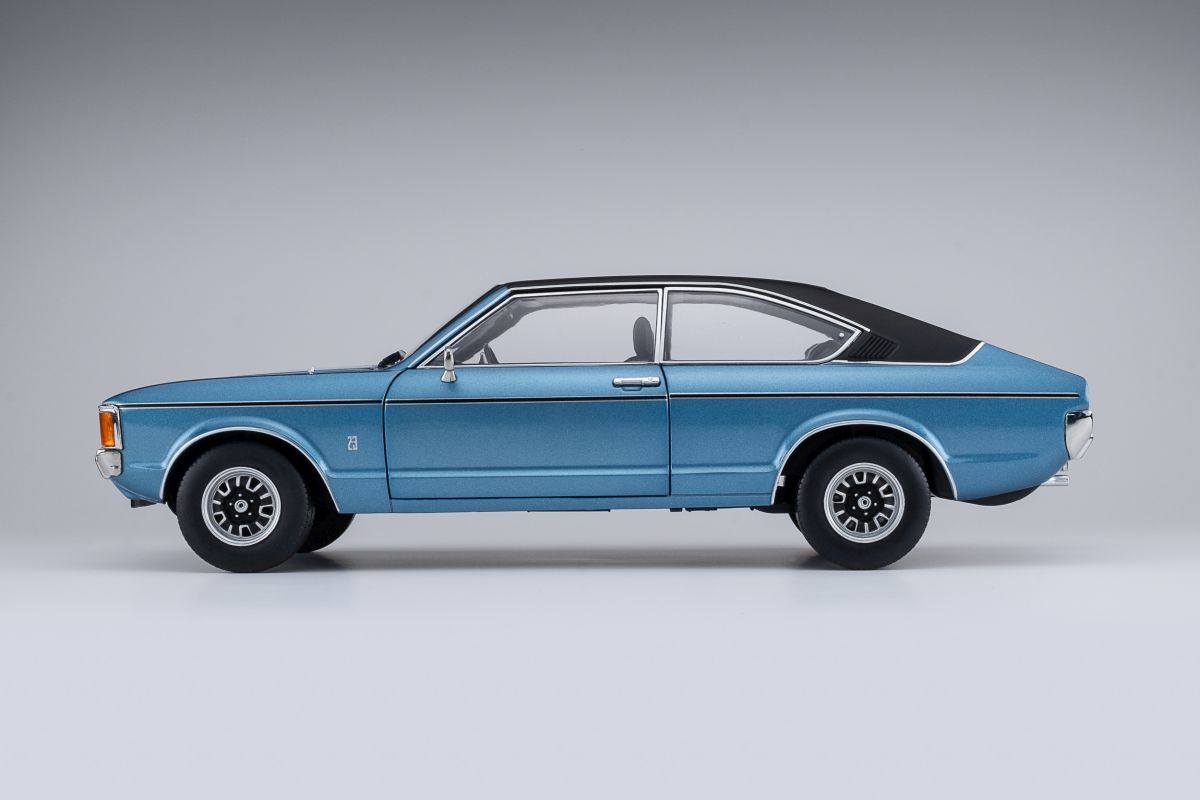 Touring Modelcars 1:18 Scale Diecast - 1975 Ford Granada Coupe Series 2, Light Blue Metalllic - 18080002