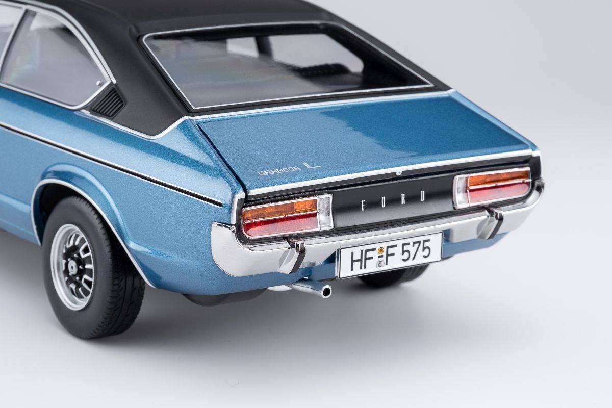 Touring Modelcars 1:18 Scale Diecast - 1975 Ford Granada Coupe Series 2, Light Blue Metalllic - 18080002