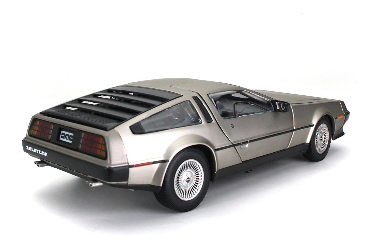 Sunstar 1:18 Scale 1983 Delorean DMC  - Diecast Model Car  - Road Version