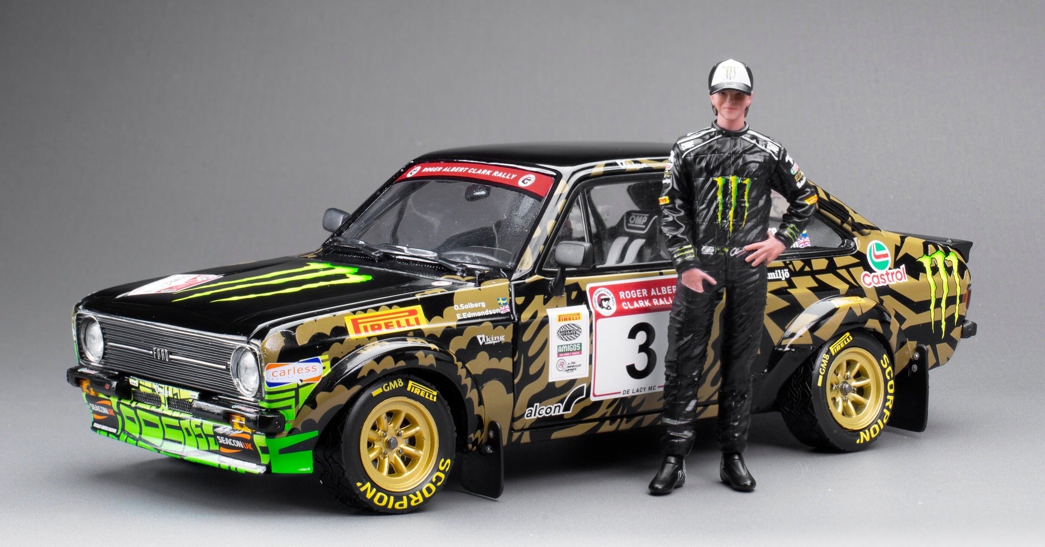 SUNSTAR 1:18 Scale - Ford Escort RS1800 - #3 O.Solberg/E.Edmondson - Roger Albert Clark Rally 2023 with Oliver Solberg Figure) (limited edition 999pcs) - 4864F