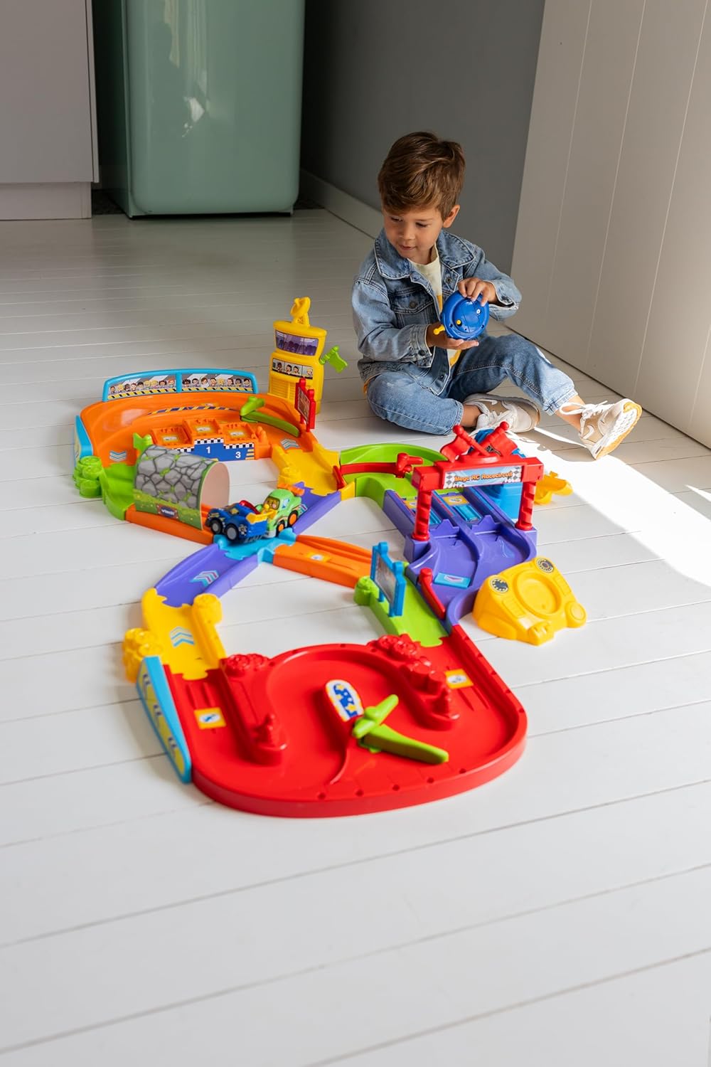 VTech Toot-Toot Drivers Super Circuit RC Raceway, Toy Car Playset with 2 Vehicles Included, 3 Exciting Crash Zones, Songs & Fun Phrases, Interactive Toddler Toy 12 Months, 2, 3, 4, 5