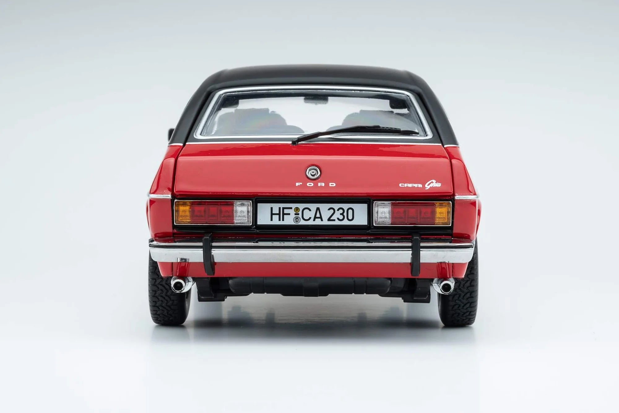 Touring Modelcars 1:18 Scale Diecast - 1974 Ford Capri Mk2 3.0 Ghia, Spanish Red - 18081201