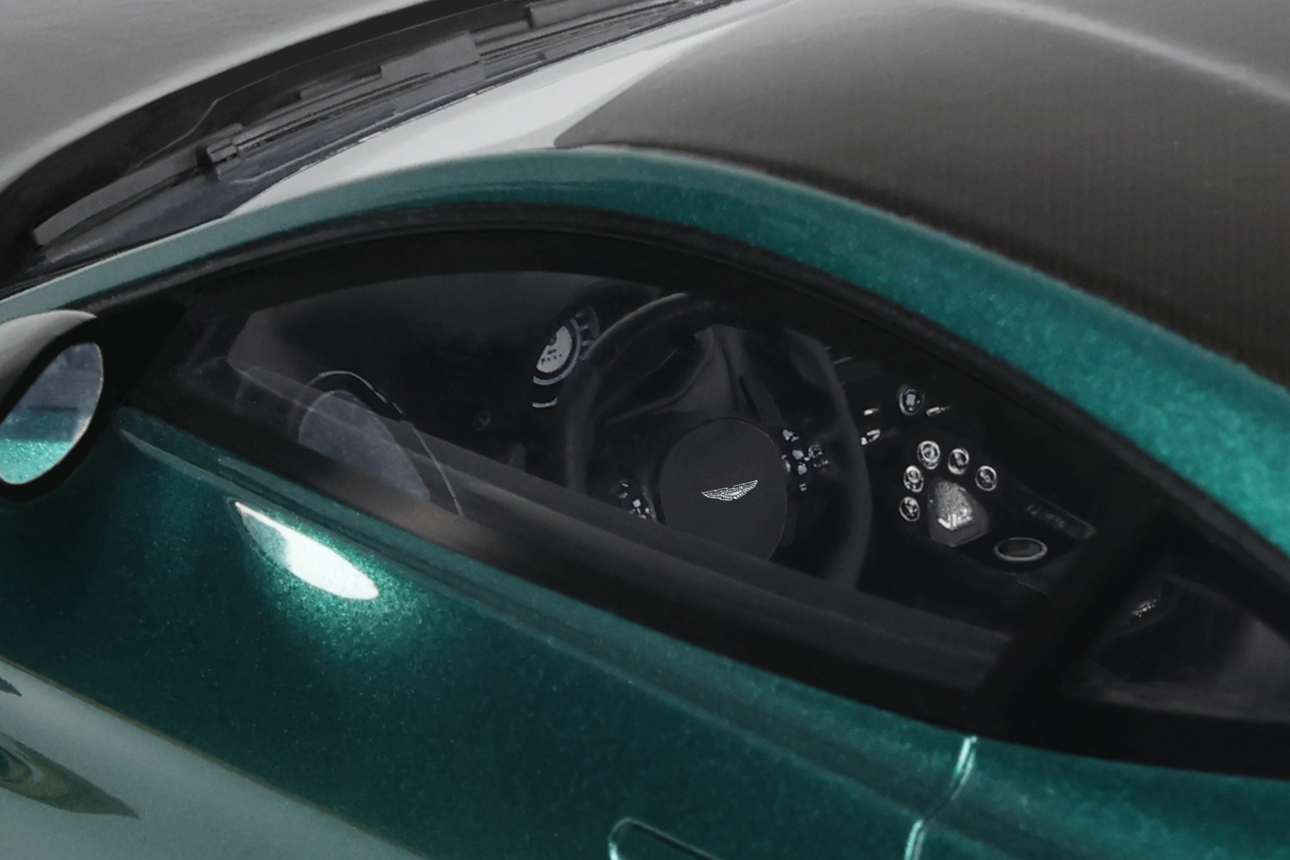 GT Spirit 1:18 Scale Resin, 2023 Aston Martin V12 Vantage - Green - GT922