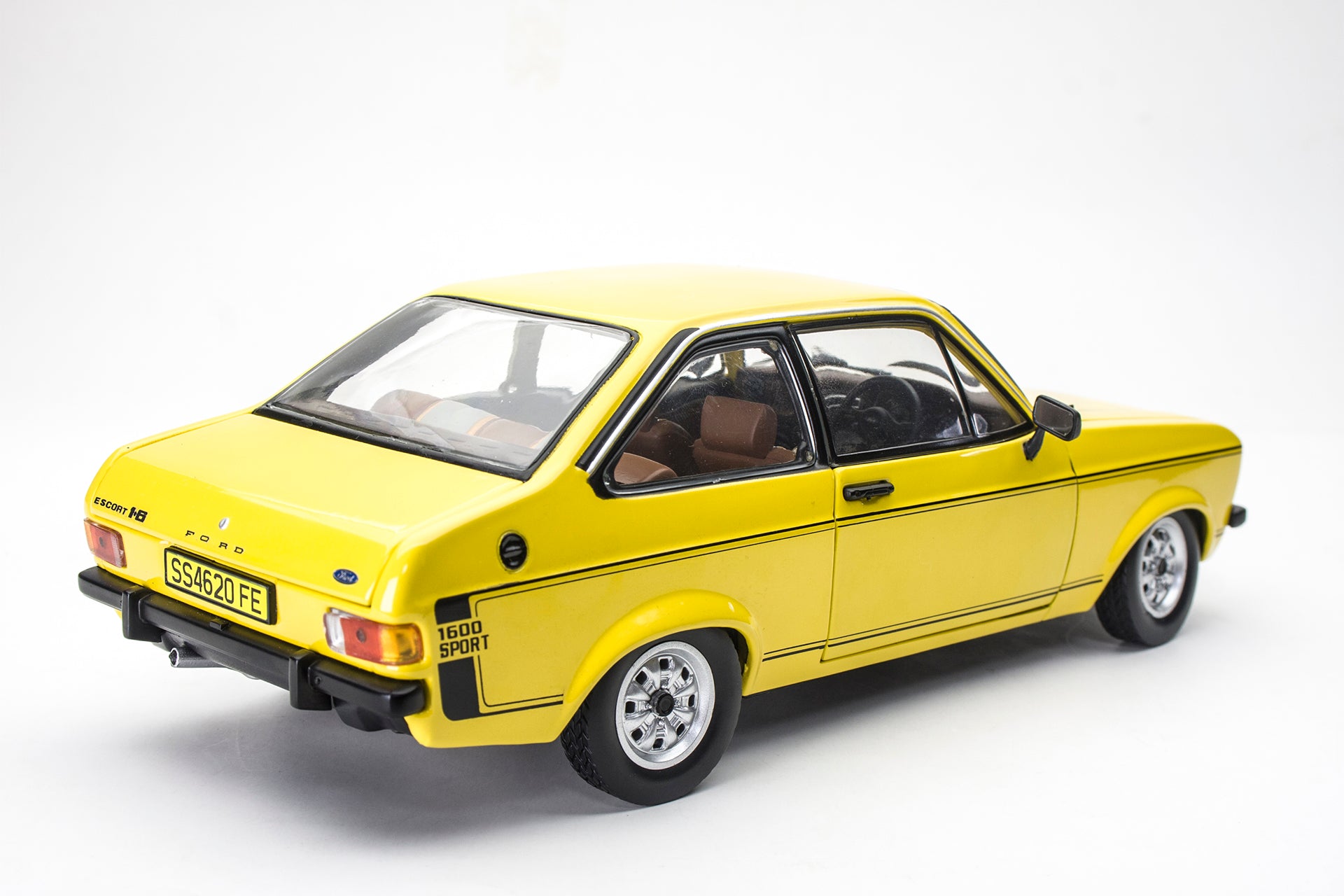 SUNSTAR 1:18 Scale Ford Escort Mk2 1600 Sport in Yellow