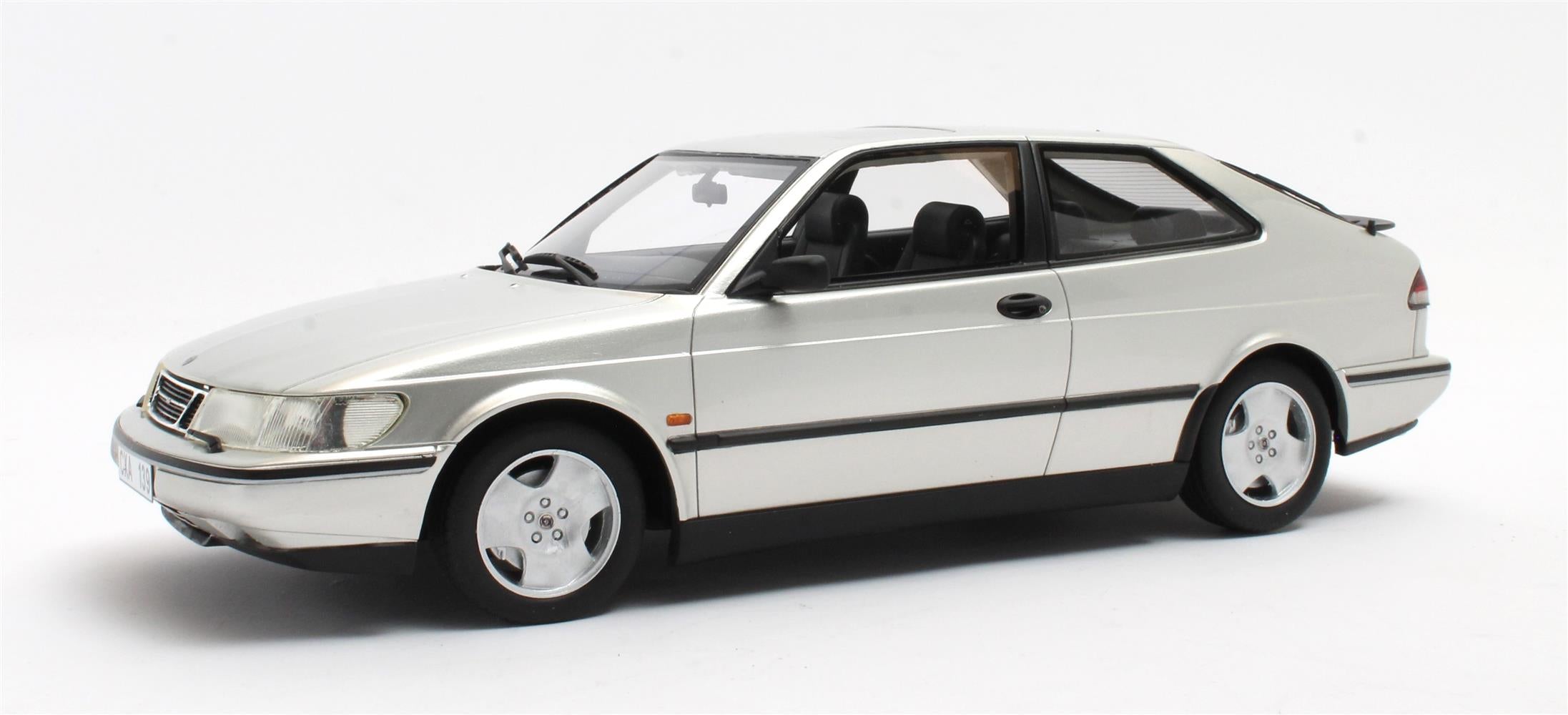 CULT 1:18 Scale 1994 SAAB 900 SE Turbo, Silver - CML190-2