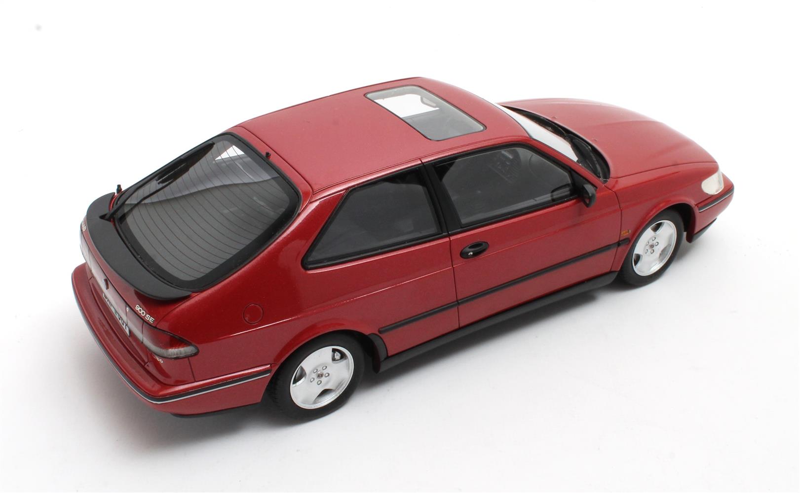 CULT 1:18 Scale 1994 SAAB 900 SE Turbo, Red - CML190-3