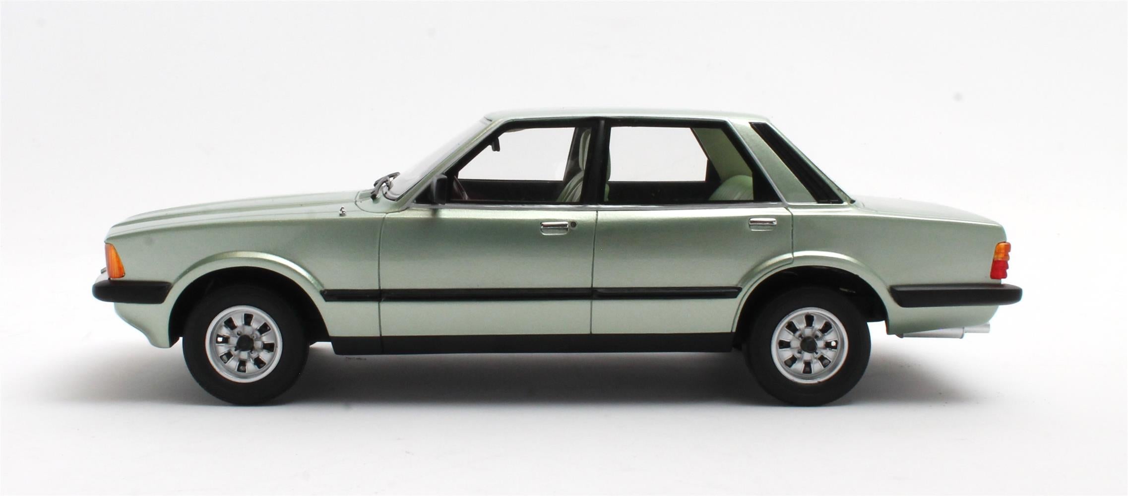 CULT 1:18 Resin - 1980 Ford Taunus TC4 (Cortina Mk5 2.0 GL) - Green Metallic - CML175-1