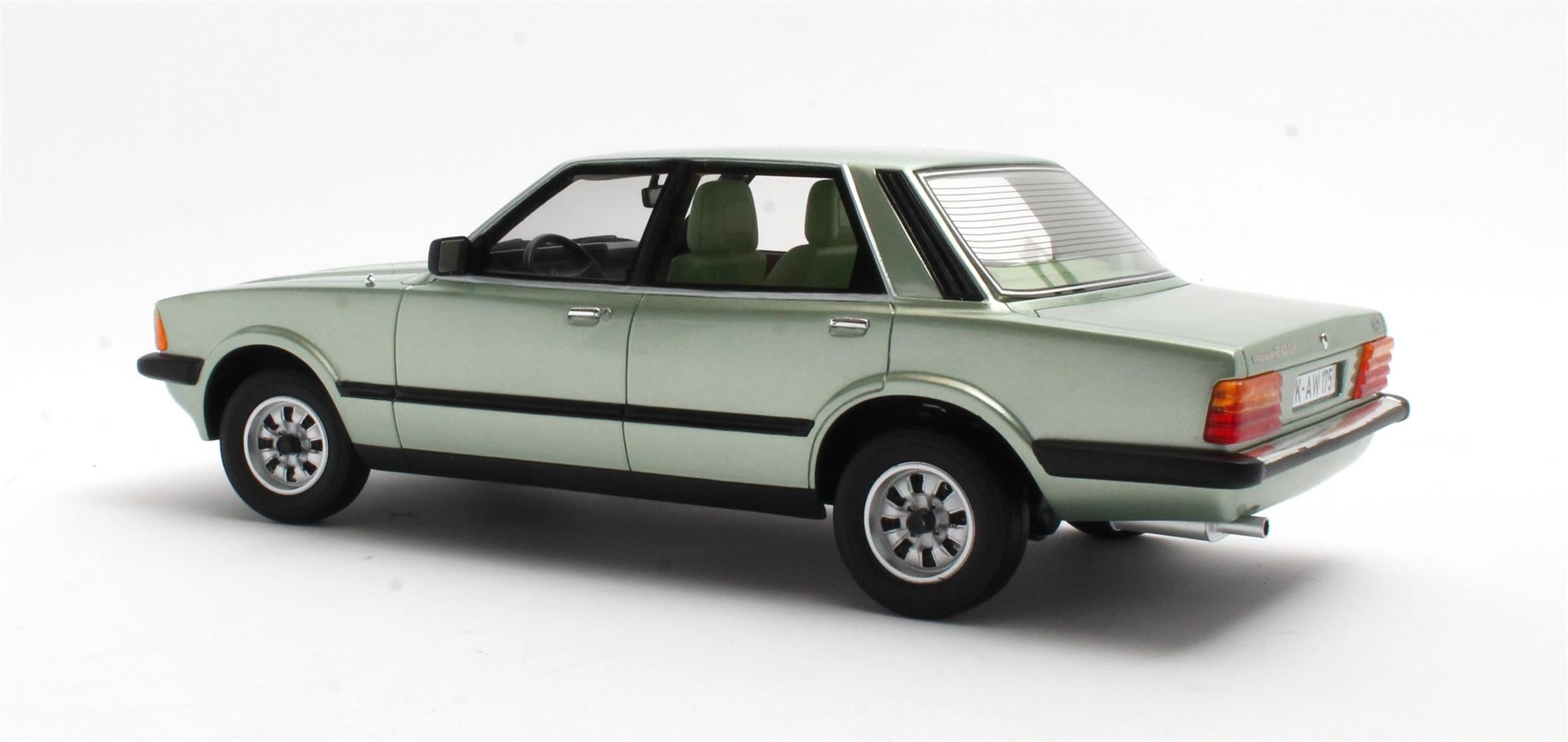 CULT 1:18 Resin - 1980 Ford Taunus TC4 (Cortina Mk5 2.0 GL) - Green Metallic - CML175-1