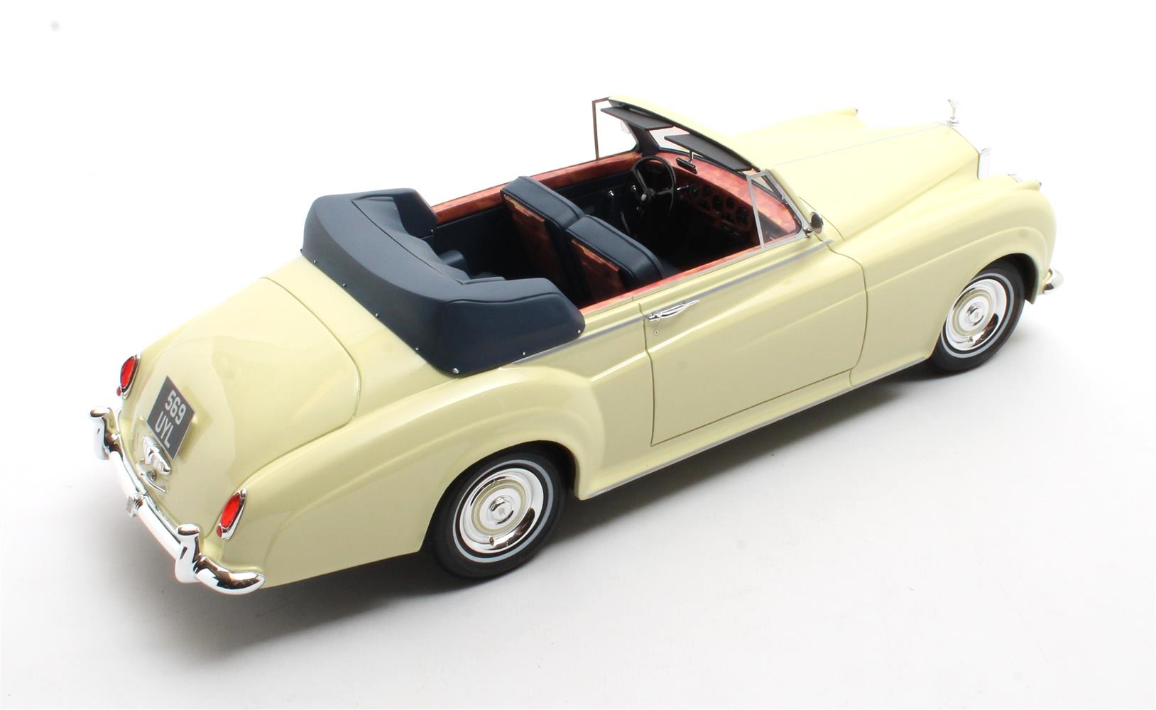 CULT 1:18 Resin - 1960 Rolls Royce Silver Cloud DHC, Ivory - CML105-2
