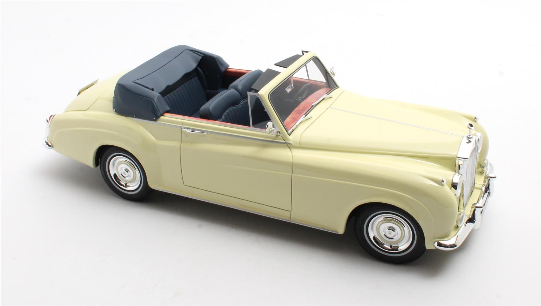CULT 1:18 Resin - 1960 Rolls Royce Silver Cloud DHC, Ivory - CML105-2