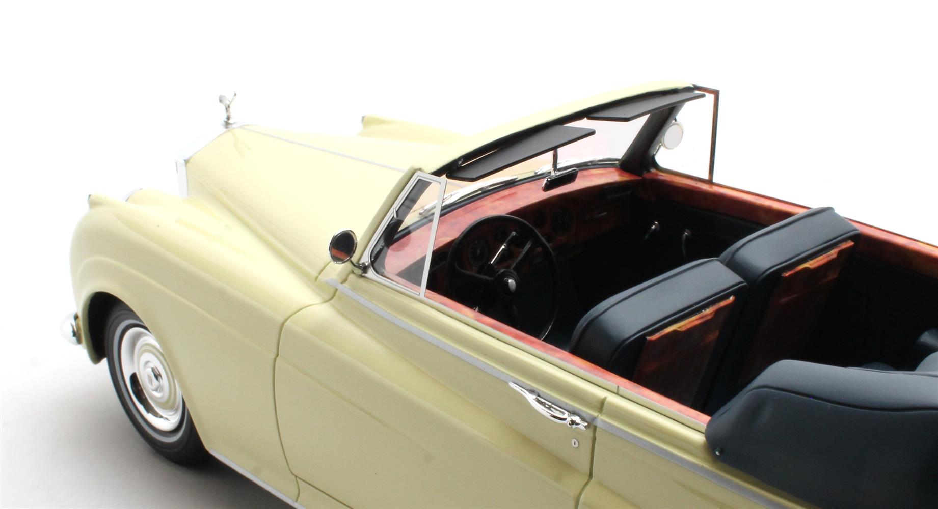 CULT 1:18 Resin - 1960 Rolls Royce Silver Cloud DHC, Ivory - CML105-2