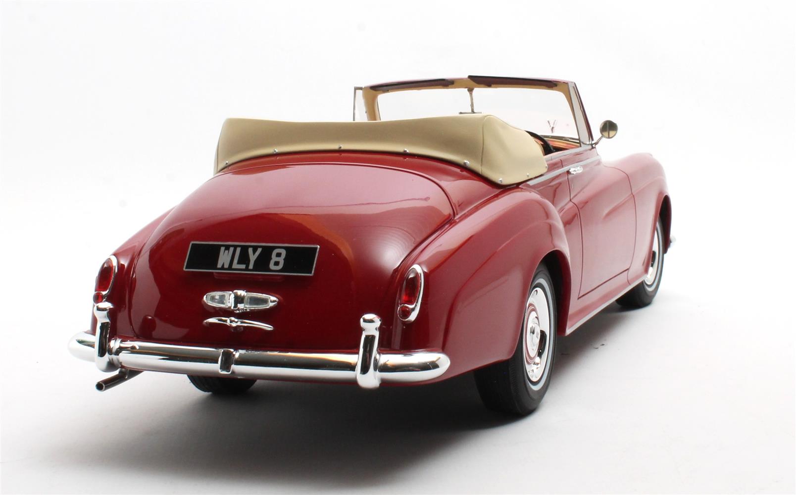 CULT 1:18 Resin - 1960 Rolls Royce Silver Cloud DHC, RHD, Red - CML105-3