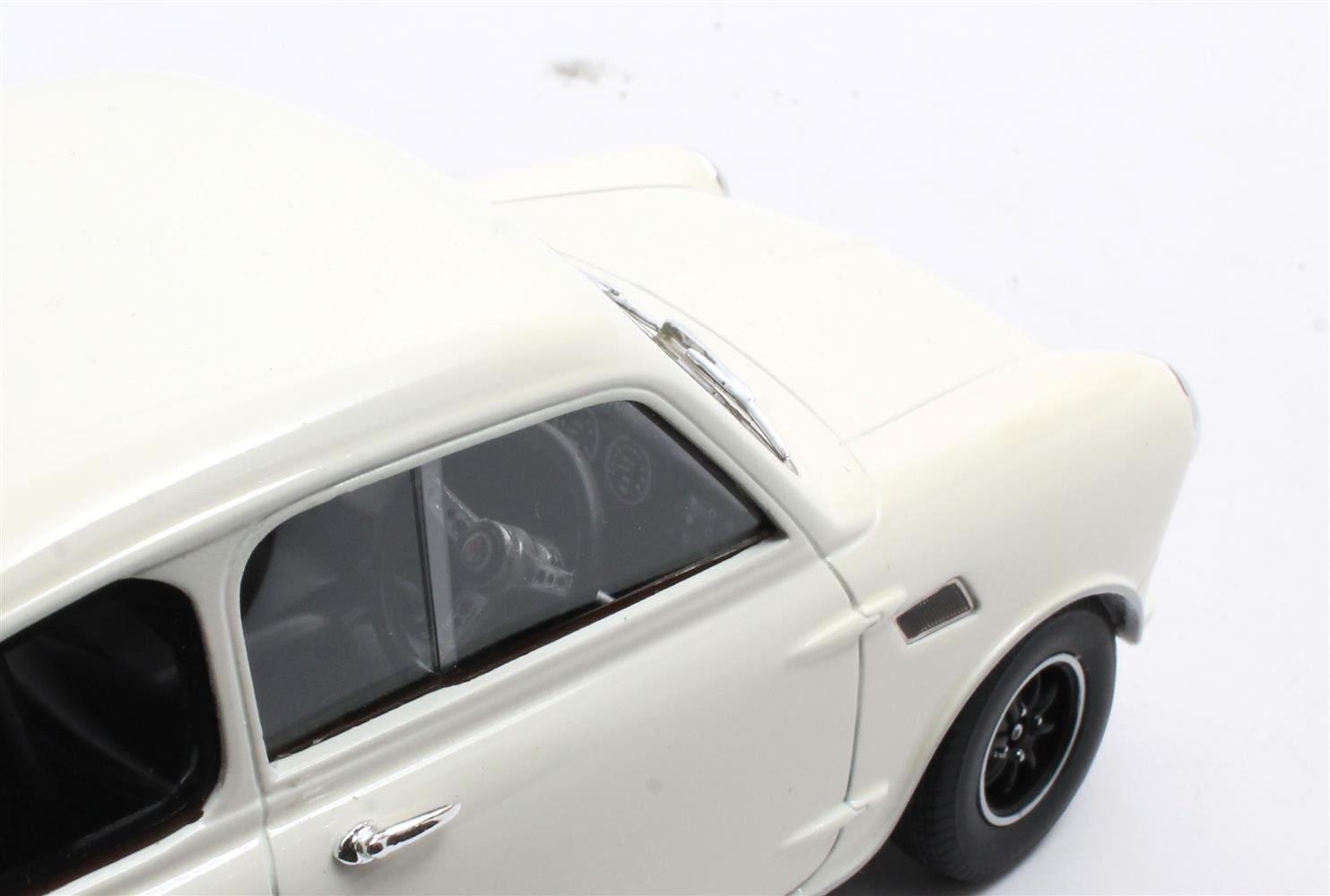 CULT 1:18 Resin - 1968-1968 Mini Broadspeed GT - White - CML166-2