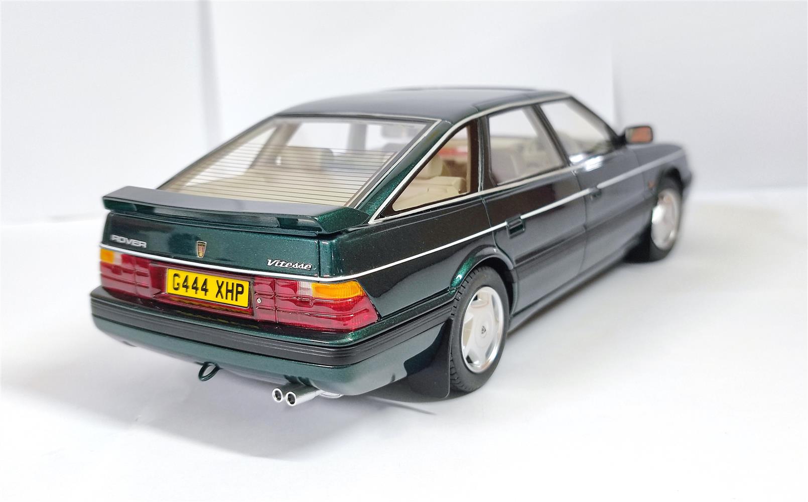 CULT 1:18 Resin - 1988-1989 Rover 827 Vitesse - Metallic Green - CML191-1