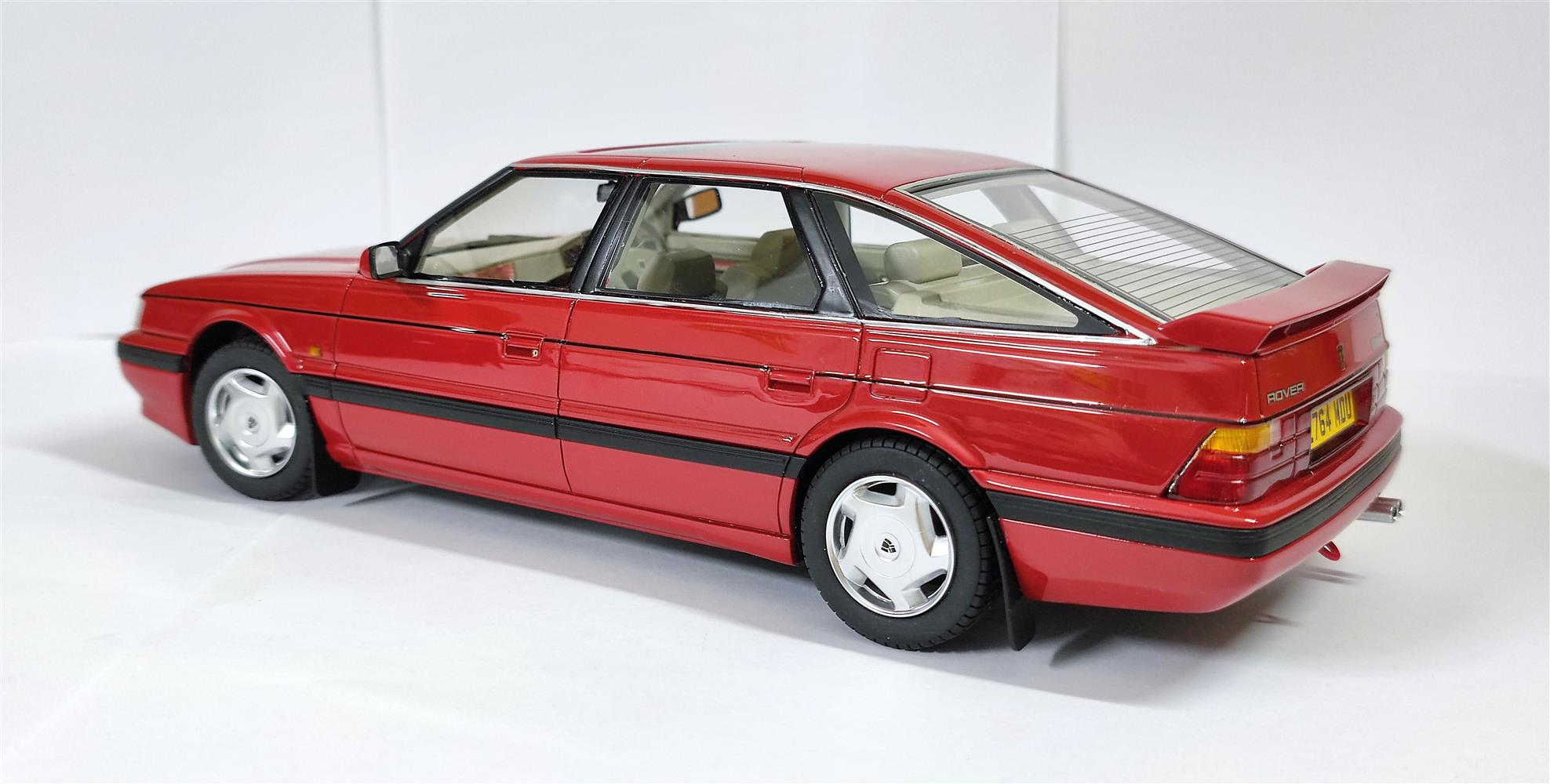 CULT 1:18 Resin - 1988-1989 Rover 827 Vitesse - Targa Red - CML191-2