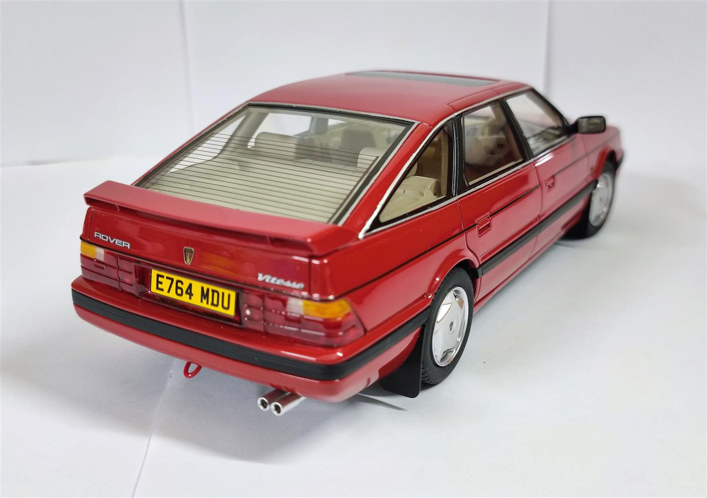 CULT 1:18 Resin - 1988-1989 Rover 827 Vitesse - Targa Red - CML191-2