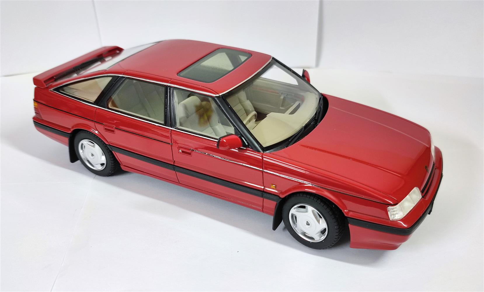 CULT 1:18 Resin - 1988-1989 Rover 827 Vitesse - Targa Red - CML191-2