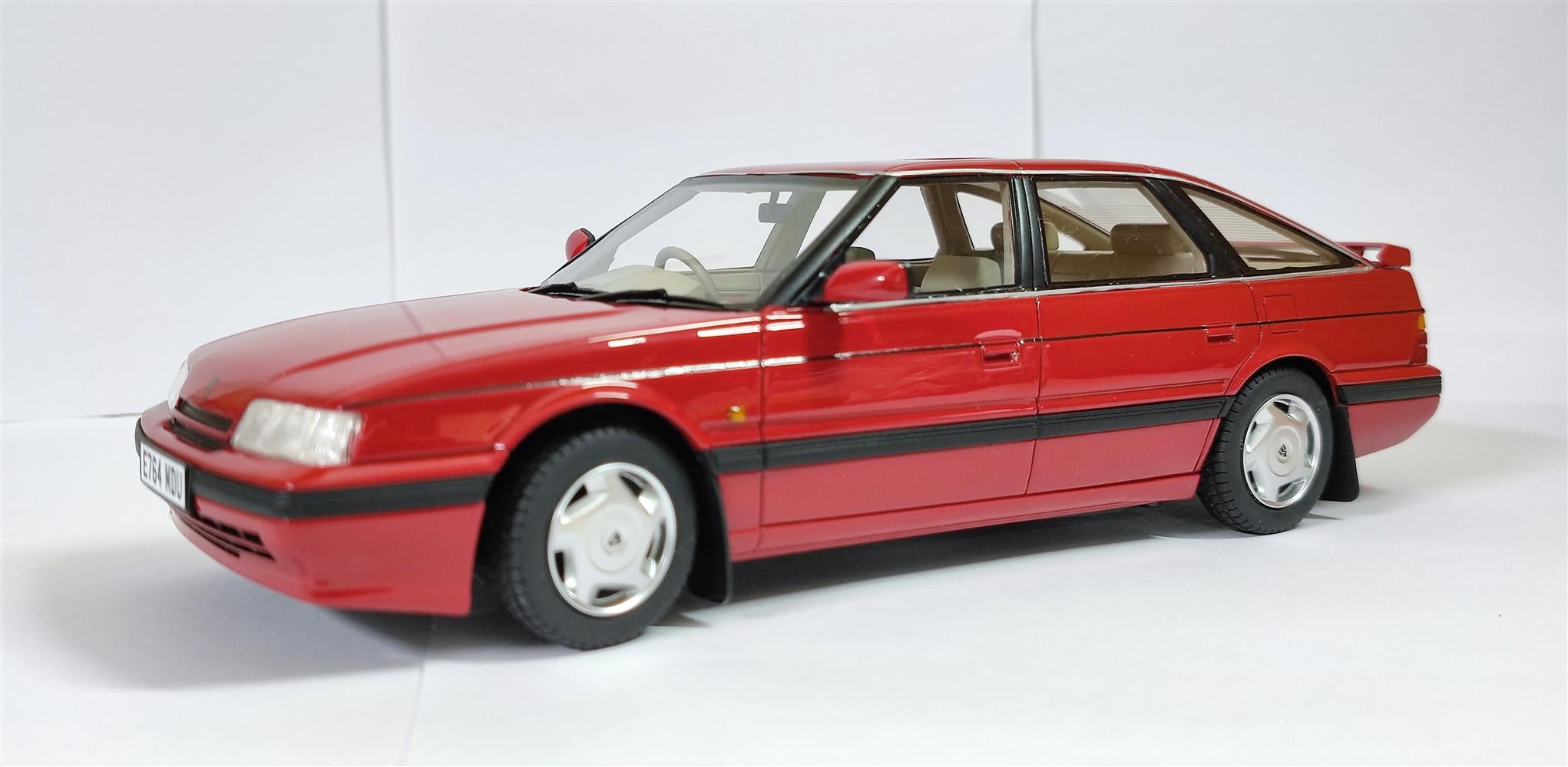 CULT 1:18 Resin - 1988-1989 Rover 827 Vitesse - Targa Red - CML191-2