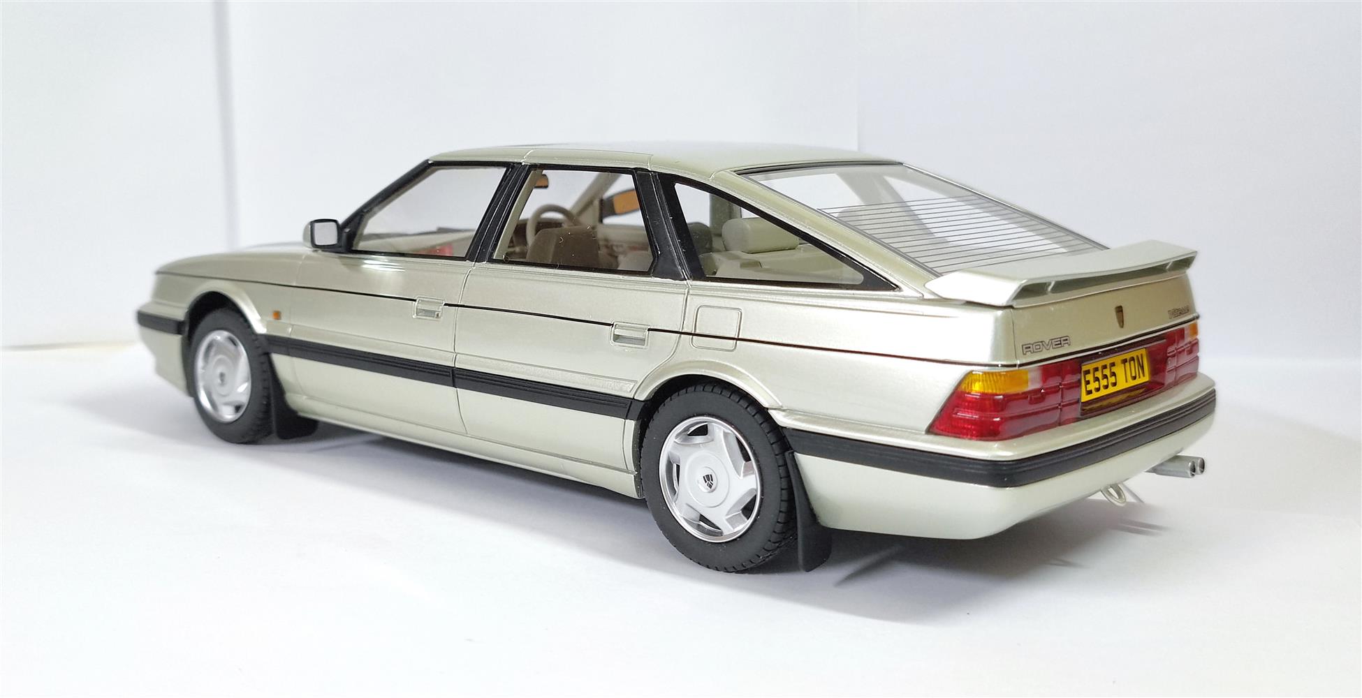 CULT 1:18 Resin - 1988-1989 Rover 827 Vitesse - Pulsar Silver - CML191-3