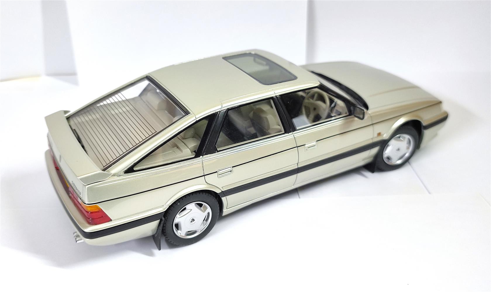 CULT 1:18 Resin - 1988-1989 Rover 827 Vitesse - Pulsar Silver - CML191-3
