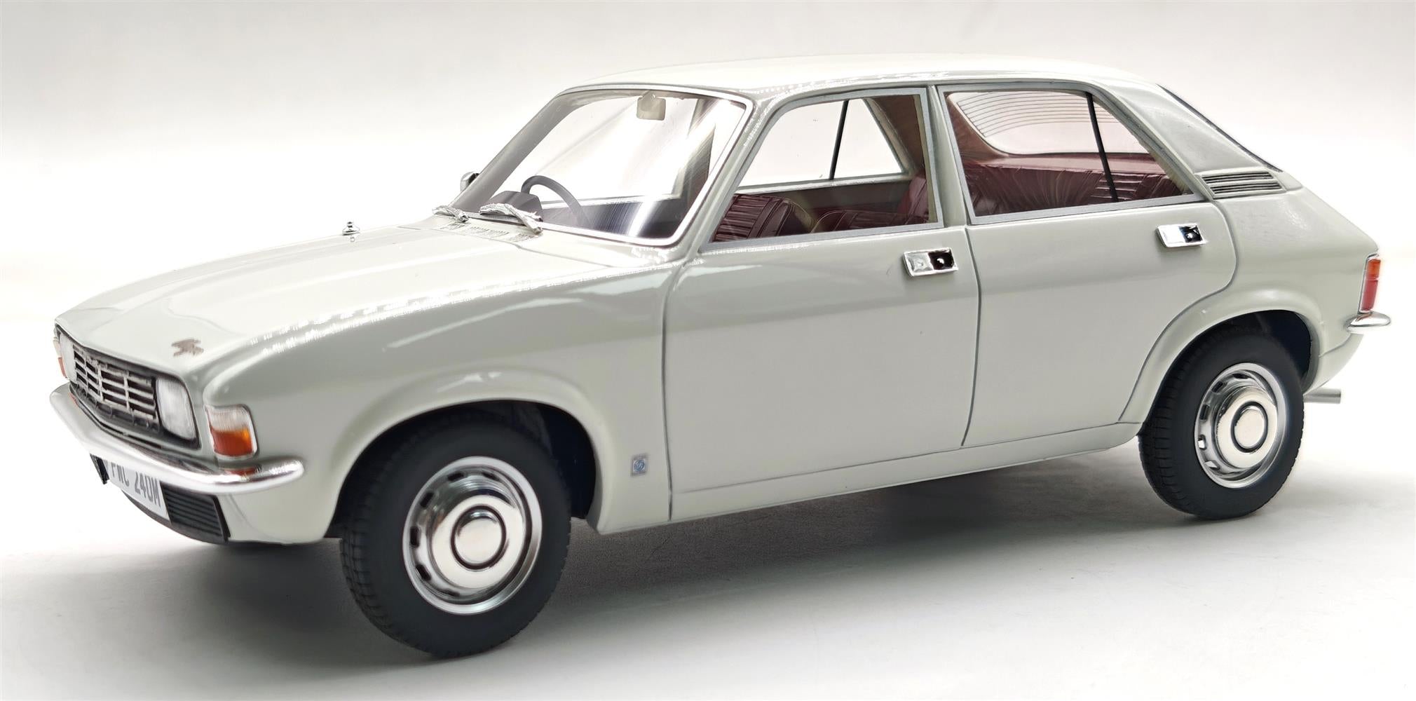 CULT 1:18 Resin - 1973 Austin Allegro - Glacier White - CML145-1