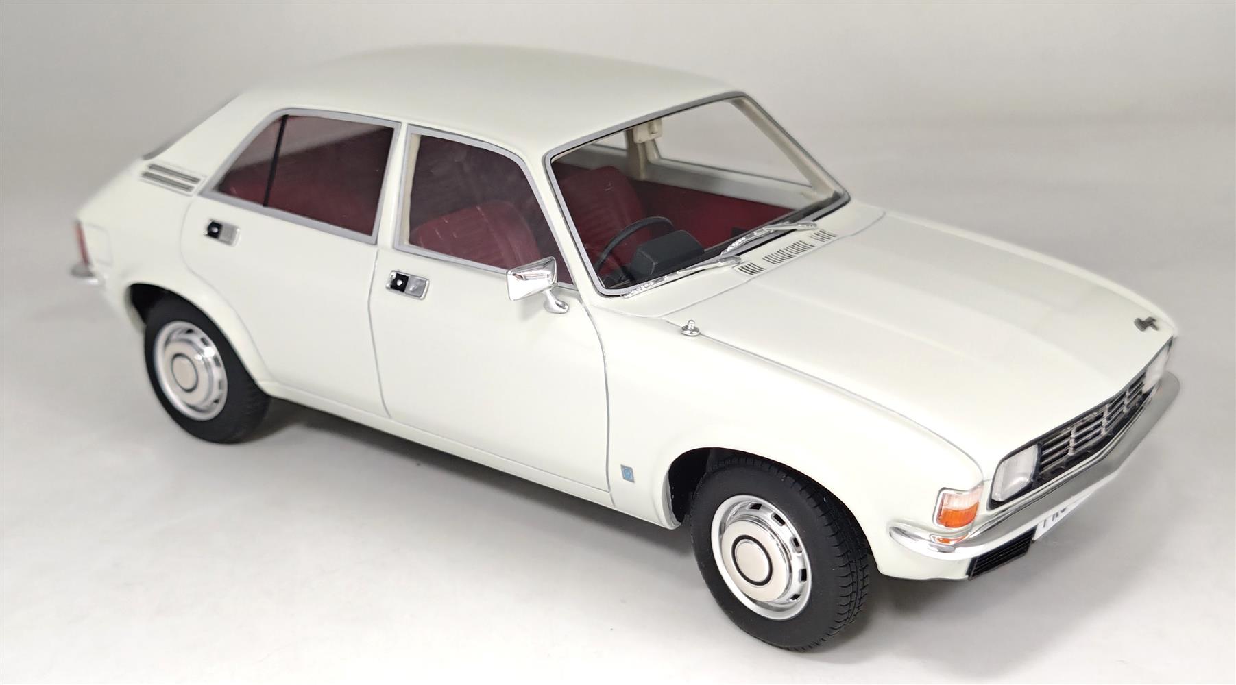 CULT 1:18 Resin - 1973 Austin Allegro - Glacier White - CML145-1