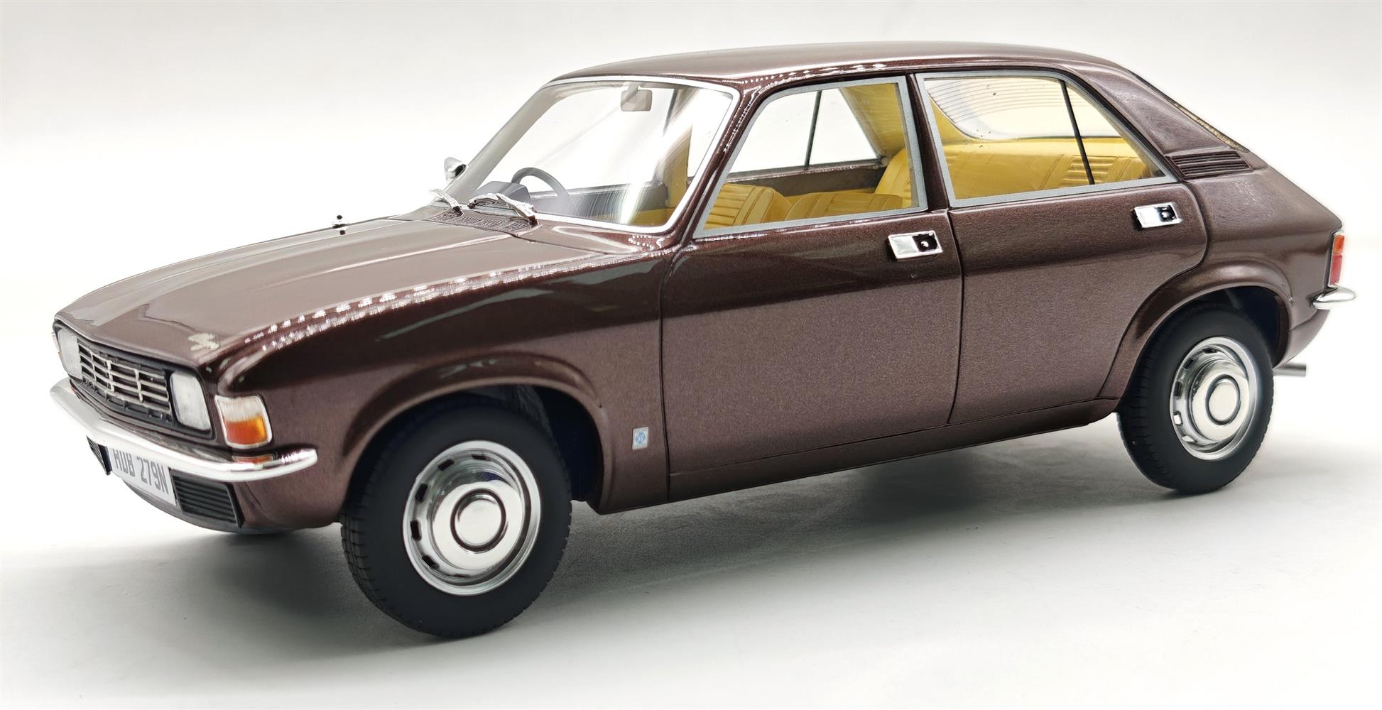 CULT 1:18 Resin - 1973 Austin Allegro - Brazil Metallic Brown - CML145-3