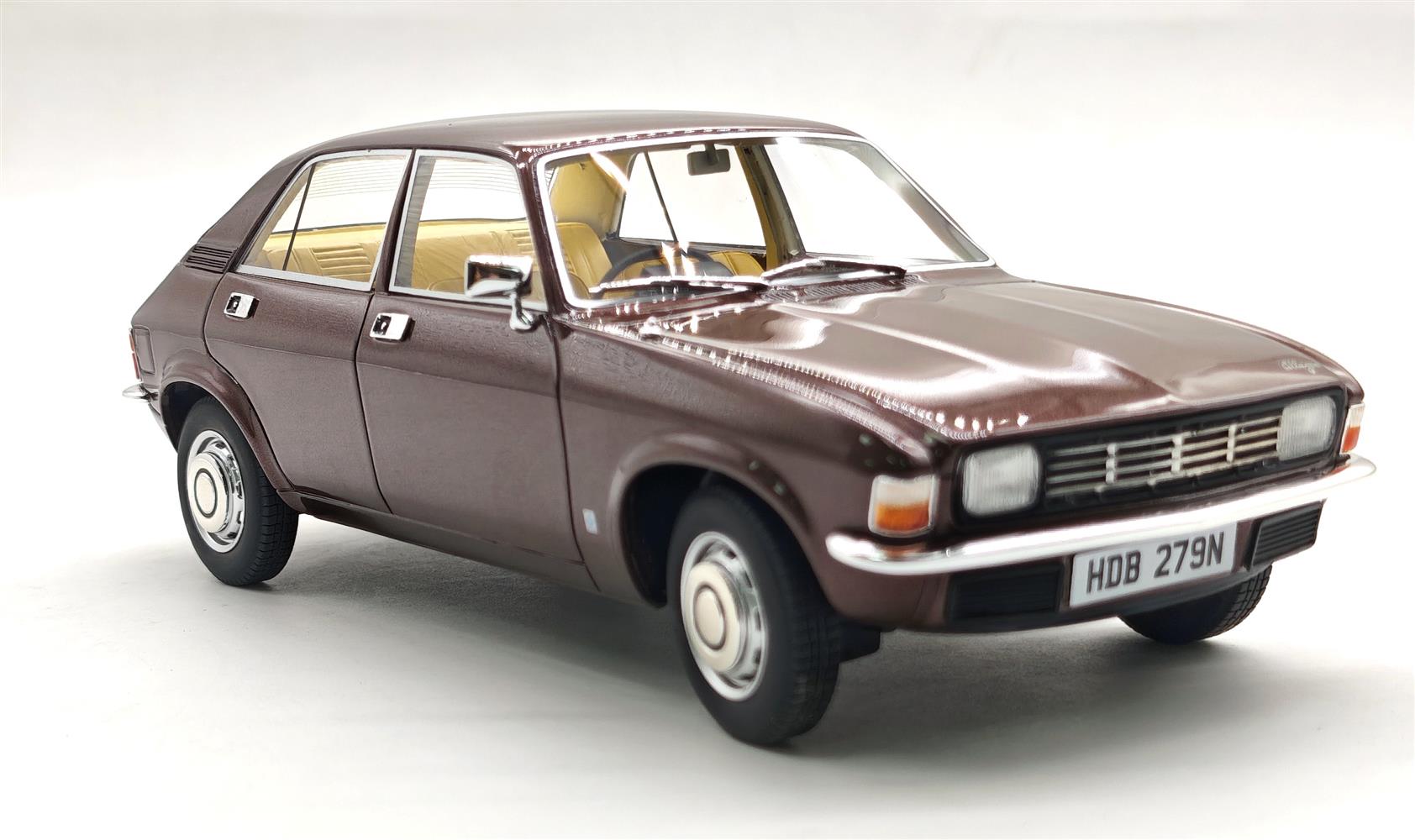CULT 1:18 Resin - 1973 Austin Allegro - Brazil Metallic Brown - CML145-3