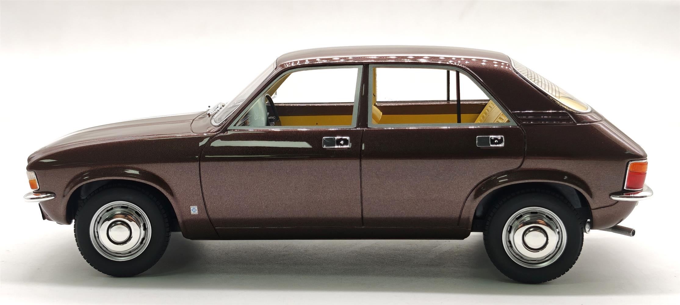 CULT 1:18 Resin - 1973 Austin Allegro - Brazil Metallic Brown - CML145-3