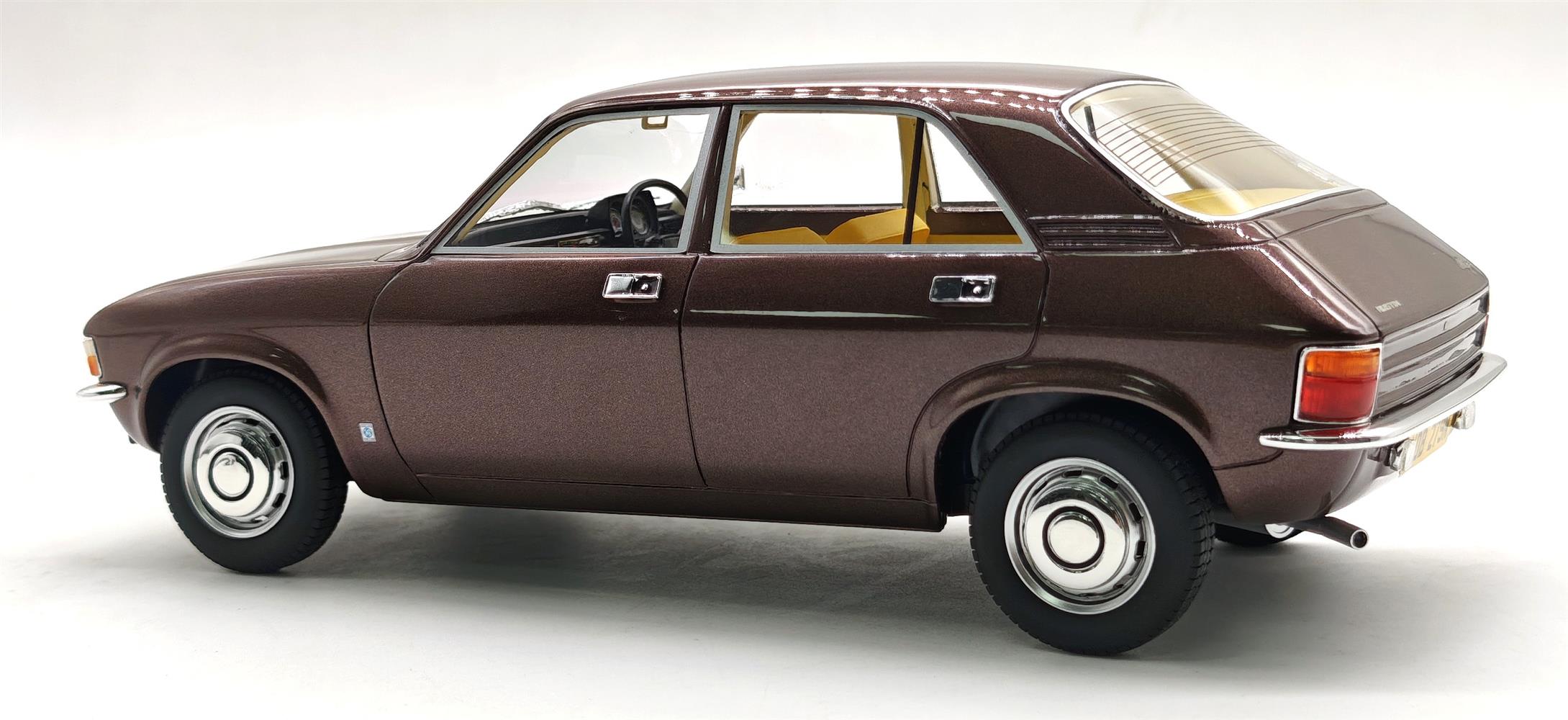 CULT 1:18 Resin - 1973 Austin Allegro - Brazil Metallic Brown - CML145-3